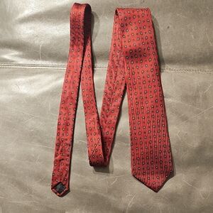 Elegant Red Patterned Men's Tie
